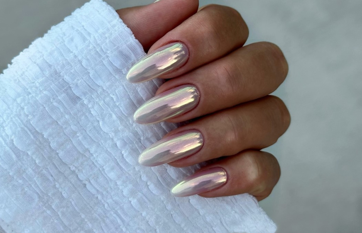 Icy chrome nails: Το μανικιούρ που θα λατρέψεις φέτος τον χειμώνα