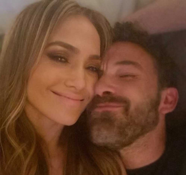 Η Jennifer Lopez αποθεώνει τον Ben Affleck (και) ως πατέρα: Η σέξι φωτογραφία και η... παράλειψη