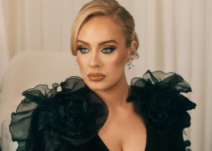 Το τελευταίο goth glam μανικιούρ της Adele είναι το τέλειο inspo για το φθινόπωρο