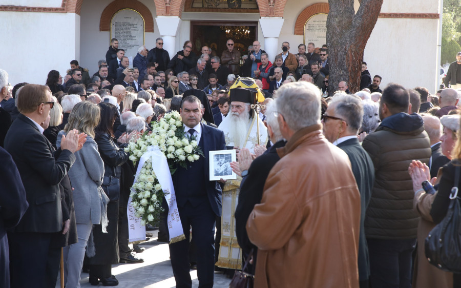 Κηδεία Σαργκάνη: Βαθιά θλίψη στο τελευταίο αντίο στον θρυλικό τερματοφύλακα, το &quot;Φάντομ&quot; των γηπέδων