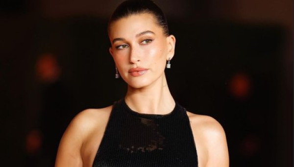 Hailey Bieber: «Οι άνθρωποι με έκαναν να αισθάνομαι πολύ άσχημα για τη σχέση μου από την πρώτη κιόλας μέρα»