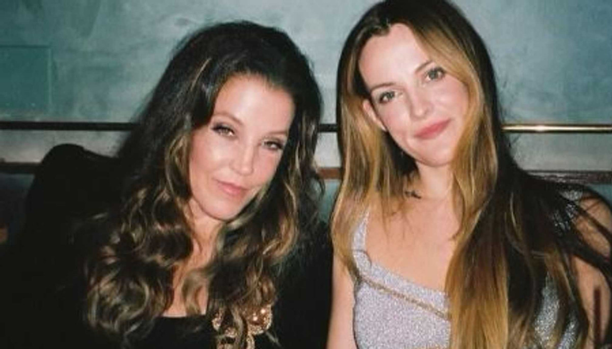 Η Lisa Marie με την κόρη της Riley στην τελευταία τους κοινή φωτογραφία λίγες μέρες πριν από τον ξαφνικό θάνατό της