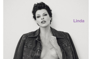 Η Linda Evangelista δείχνει τα σημάδια της μαστεκτομής και συγκλονίζει