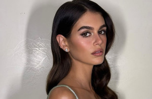 Το &quot;Milky Manicure&quot; της Kaia Gerber είναι το τέλειο φθινοπωρινό switch up