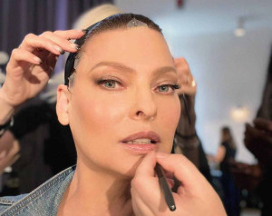 Η Linda Evangelista διαγνώστηκε 2 φορές με καρκίνο μέσα σε 5 χρόνια - «Είμαι με το ένα πόδι μέσα τον τάφο»