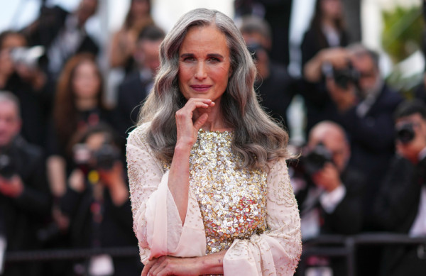 Andie MacDowell: «Κουράστηκα να με ρωτούν αν είμαι single»