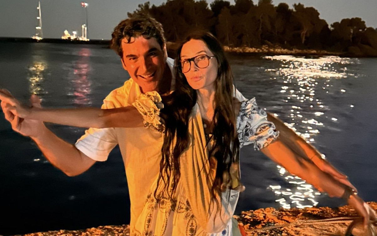 H Demi Moore συνάντησε τον Παπακαλιάτη και του έβαλε να ακούσει την κόρη της!